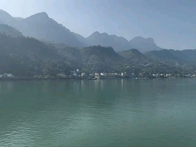 兩壩一峽遊船在葛洲壩體會一下水漲船高的感覺