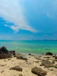 เกาะขาม ชลบุรี ทะเลสวยใกล้กรุงเทพ น้ำใสแบบอันดามัน