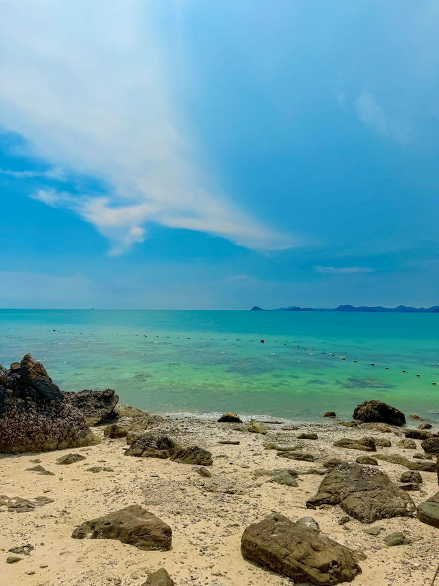 เกาะขาม ชลบุรี ทะเลสวยใกล้กรุงเทพ น้ำใสแบบอันดามัน