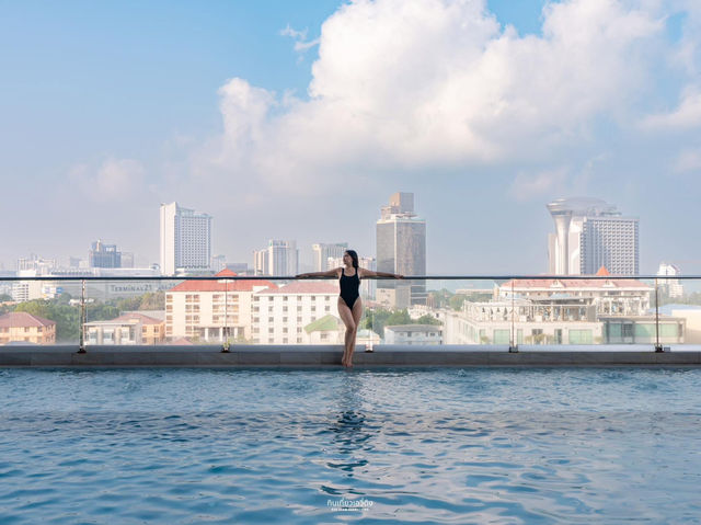 โรงแรมหรูวิวทะเลใจกลางพัทยาเหนือ สระสวยปัง 