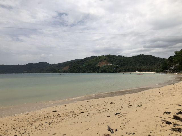 Las Cabañas Beach｜愛妮島最迷人的日落海灘，椰林、海風與金色餘暉的完美交織 