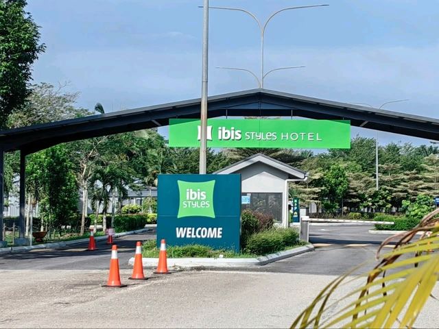 "Smart Stays, Smooth Transfers – Your Budget Gateway Near KLIA"