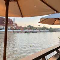 คาเฟ่เรือนไทยริมน้ำอยุธยา