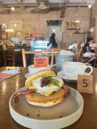 Estelle Bagel Cafe: Where Freshly Baked Perfection Meets Comfort 