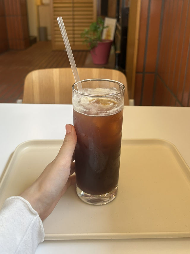 ☕ 벽돌 건물 속 여유 한 스푼, 오앙트
