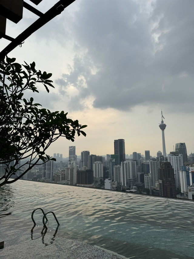 รีวิวโรงแรม Sleeping Lion Suites KL