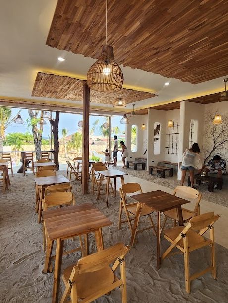  Kamari Cafe & Resort เกาะล้าน 