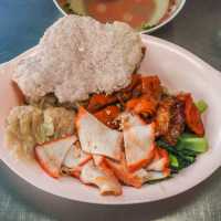 เจ๊ไก่บะหมี่เกี๊ยวร้อยปี 