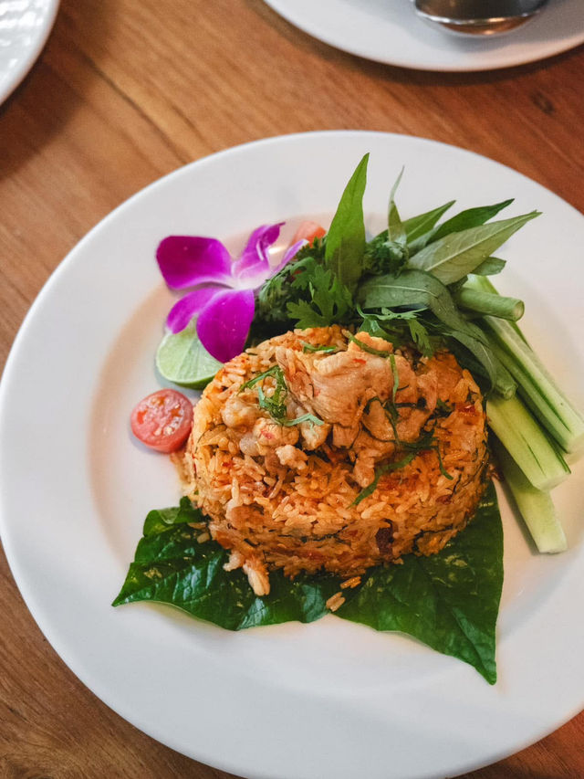 ชมคาเฟ่ เชียงใหม่  (CHOM CAFE AND RESTAURANT)