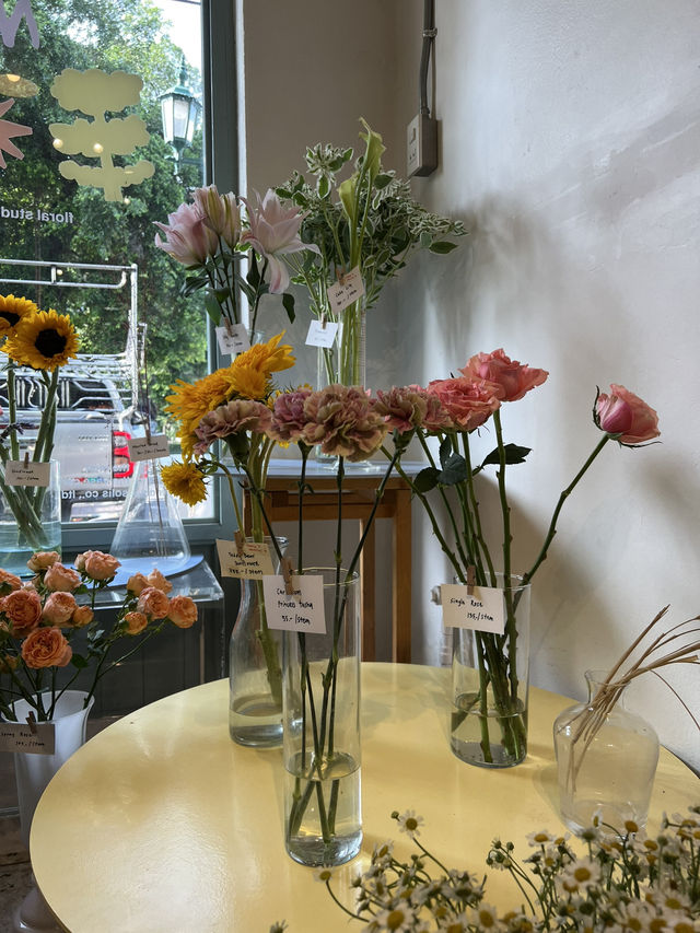 ☕️ Flowers in the Mist Cafe (ปากคลองตลาด)