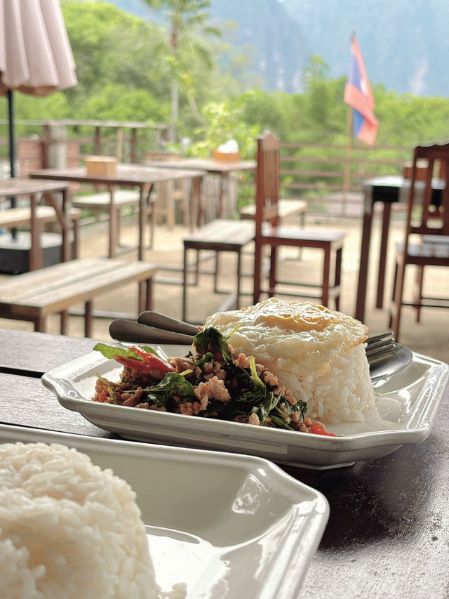 “พูม่าย คาเฟ่” คาเฟ่ที่วิวสวยที่สุดในวังเวียง