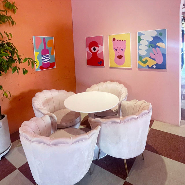 【高陽市】ピンクだらけのアートなカフェ💖