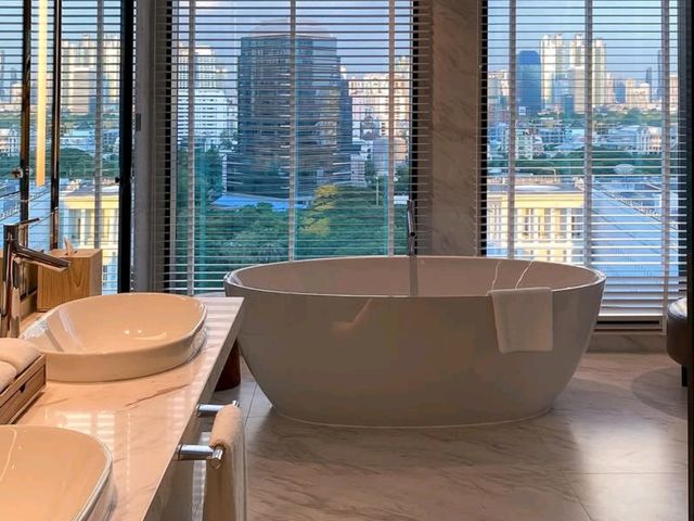 🌟 Urban Chic Meets Thai Warmth: Kimpton Maa-Lai Bangkok  🇹🇭🐾