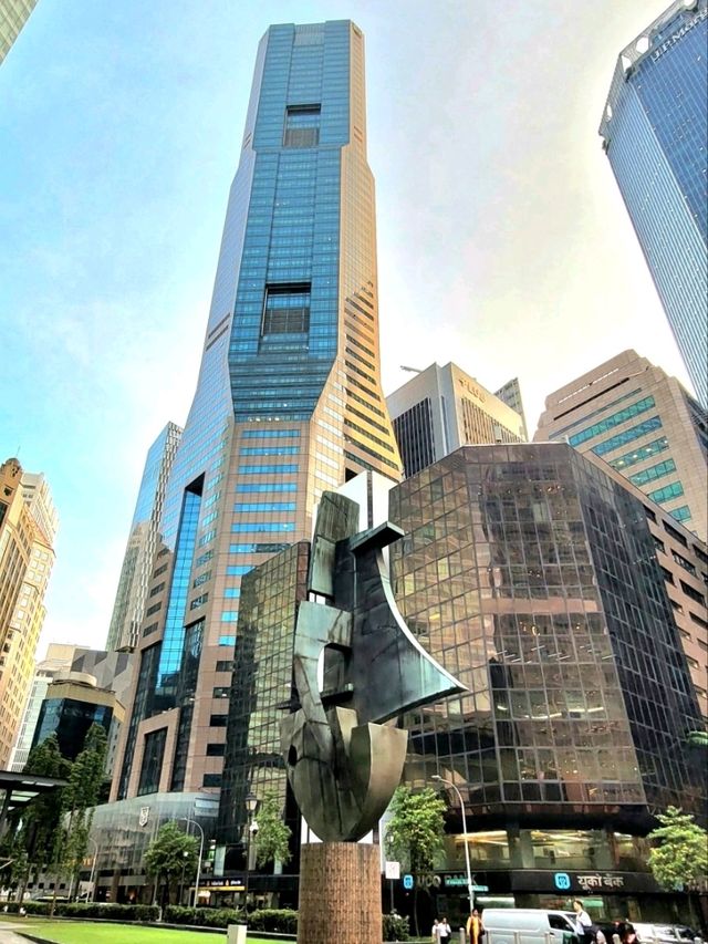 Art lovers, Go explore Raffles Place