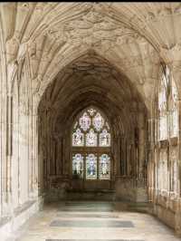 🎻【イギリス・グロスター大聖堂】中世ゴシック建築の宝庫。ハリー・ポッターの世界に迷い込む静謐の時間