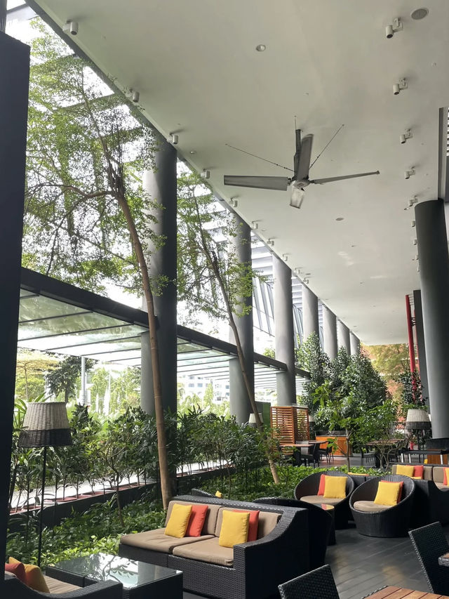 Smart Comfort and City Access at Holiday Inn Express Clarke Quay