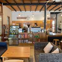 📍 Booktree Library & Café – ป่าคลอก ภูเก็ต