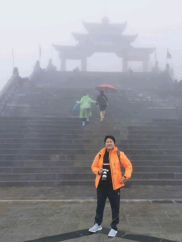 ⛰️✨ พิชิตฟานซีปัน – หลังคาแห่งอินโดจีน 🇻🇳☁️