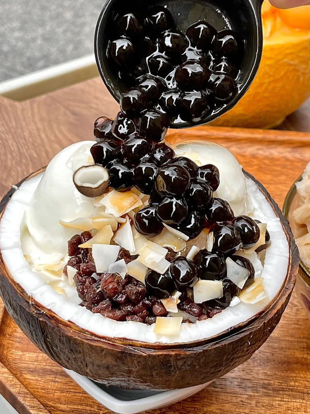 🥥 Craving Something Icy in This Heat? This Coconut Ice Spot in Guangzhou Is a Total Lifesaver!