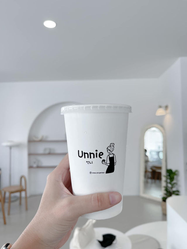 คาเฟ่ขาวขาว สบายตา พัทยา 🥤