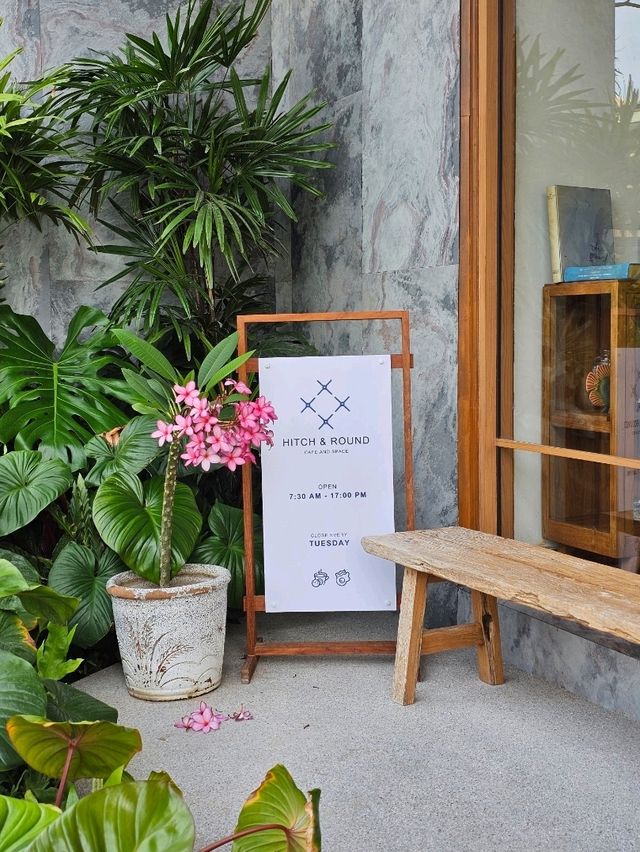 Hitch & Round Cafe and Space | ปราณบุรี