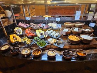 Breakfast with a View Under the Pyramids – Mena House Experience