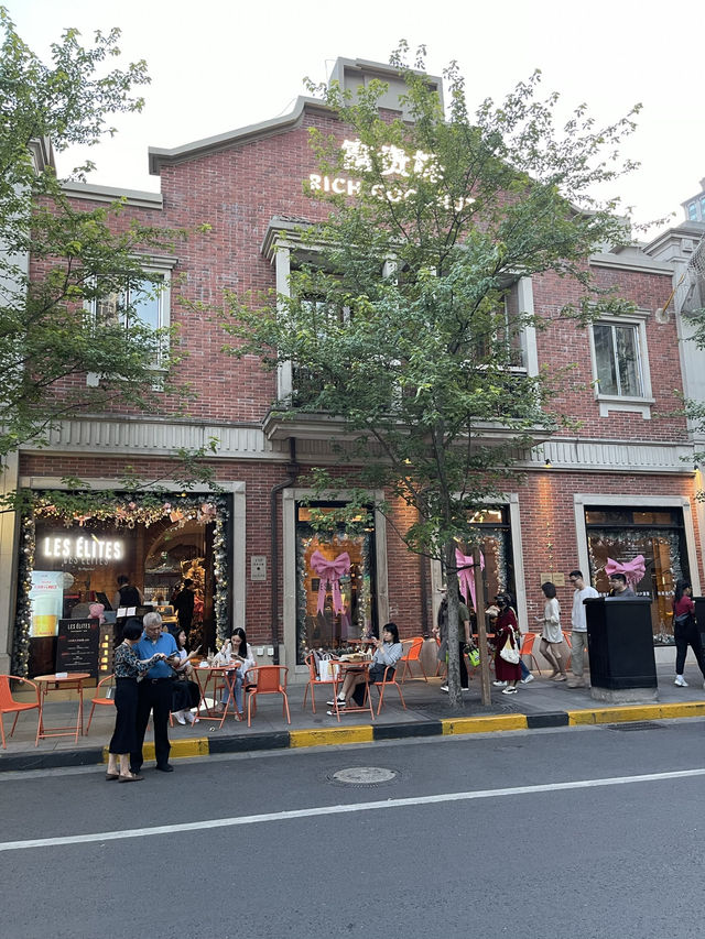 🌿🚶‍♀️ Slow Walk in Shanghai｜No Landmarks, Just Vibes ☕📷🌇 