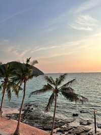 ชมพระอาทิตย์ตกที่ “หาดถ้ำพัง” เกาะสีชัง