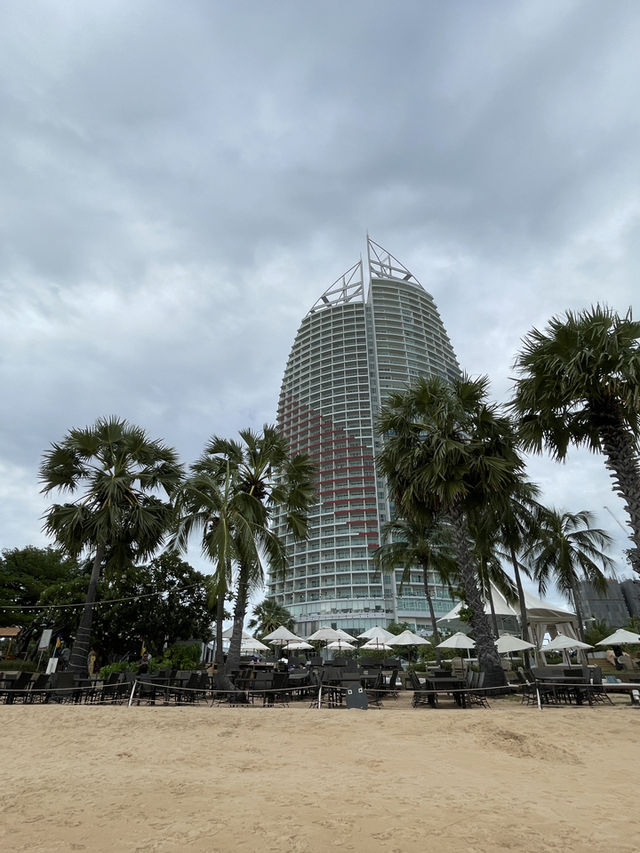 หนีร้อน นอนทะเลที่movenpick pattaya