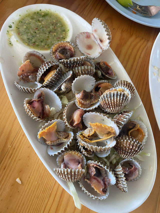 🦀 รีวิว พลอยแก้วซีฟู้ด – ซีฟู้ดริมทะเล รสชาติดี 
