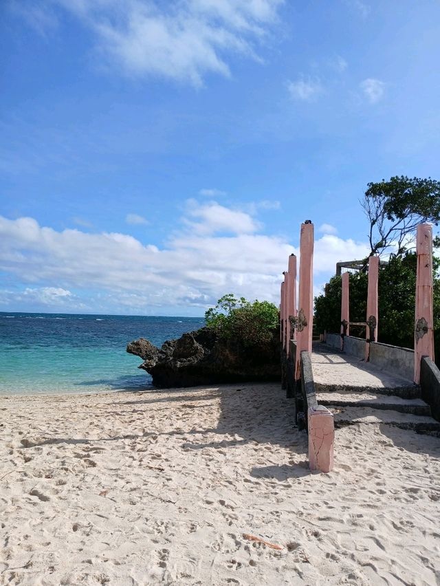 "Sandy Toes and Sunset Goals: Boracay Diary" 📖
