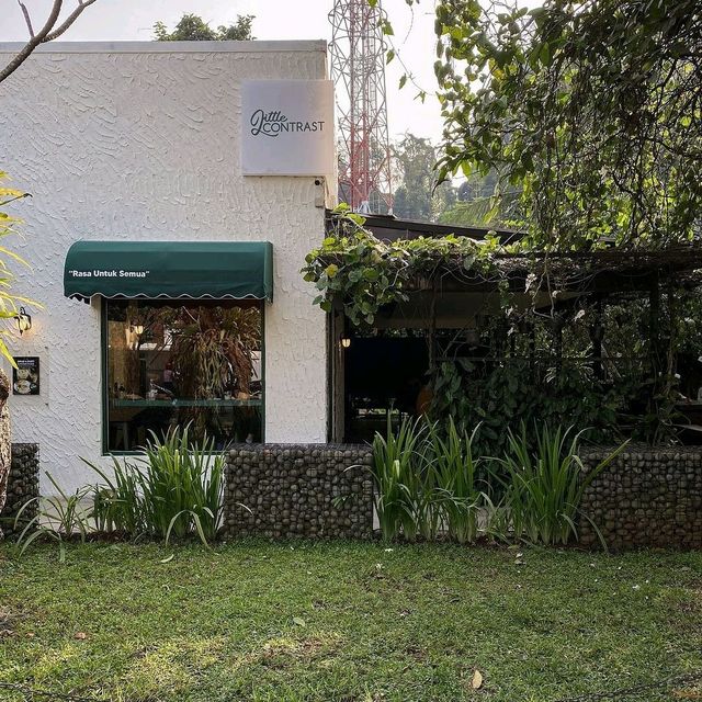 Little Contrast Cafe