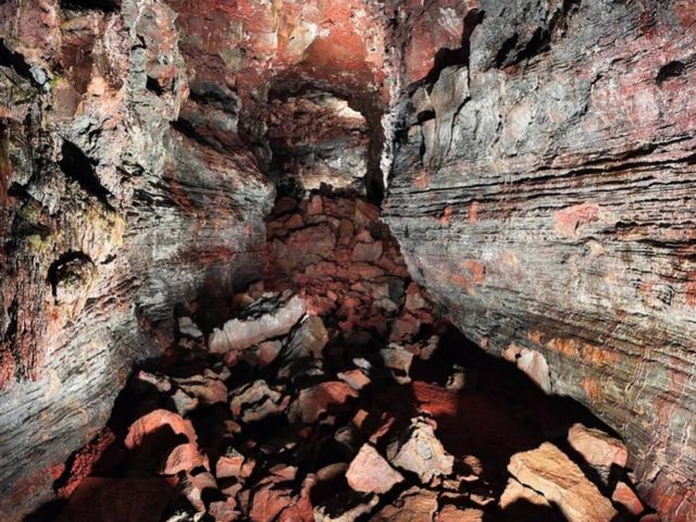 冰島 | The Lava Tunnel 探索壯闊的熔岩隧道：Raufarhólshellir