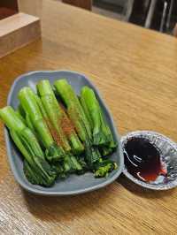 多款不同口味的大大隻餃子加靈魂辣菜脯，食過返尋味