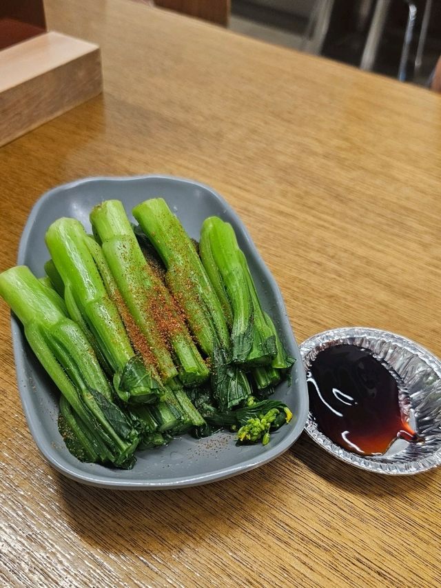 多款不同口味的大大隻餃子加靈魂辣菜脯，食過返尋味