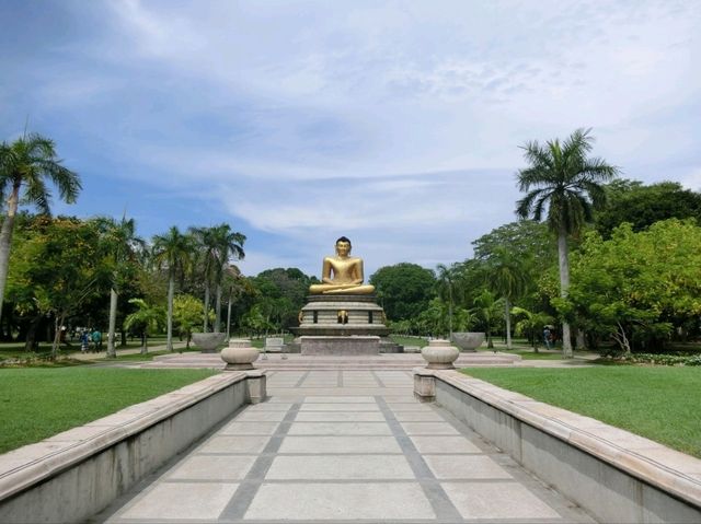 【スリランカ🇱🇰コロンボ】シーマ・マラカヤ寺院