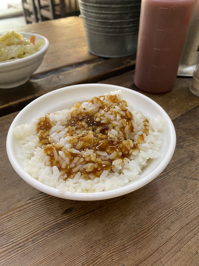 沙鹿人的私藏口袋名單：拉仔麵 + 月見豬油飯，一口吃回學生時光🍜🍳 