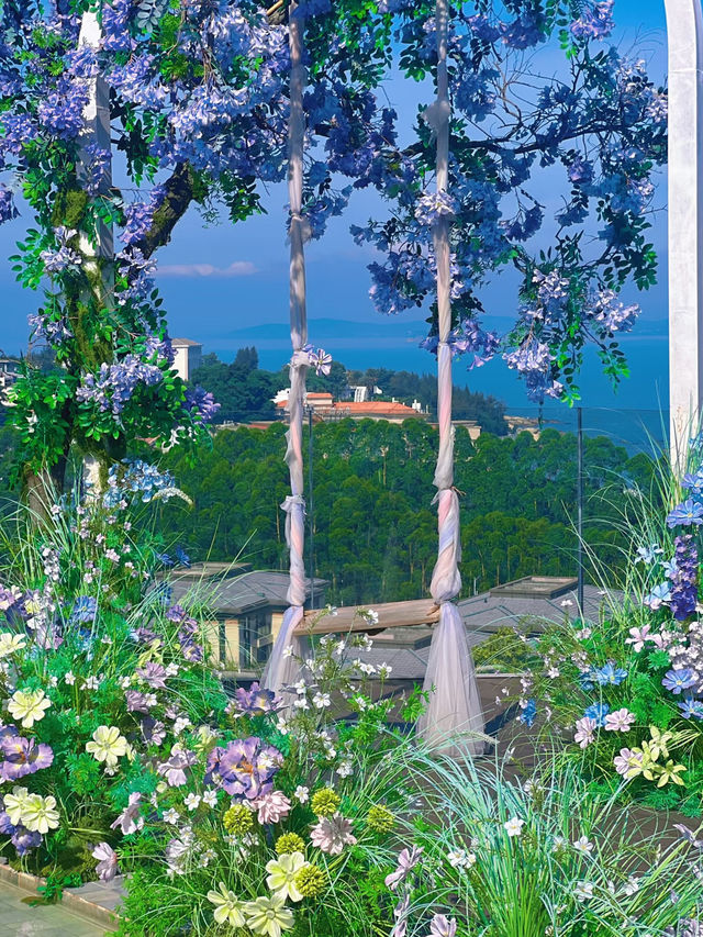 🦋 Cloud Sea Café – Xiamen’s Dreamy Flower Paradise with a View