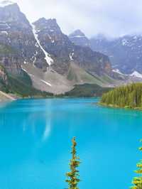 Moraine Lake ยอมในความฟ้าของทะเลสาบ