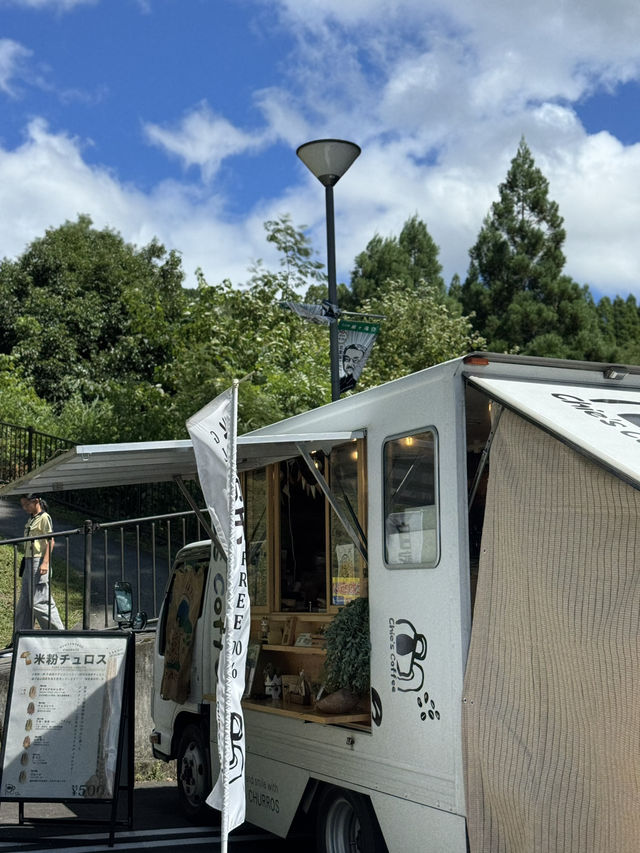 滝の裏側まで見られる絶景スポット、鍋ヶ滝 滝の裏側まで見られる絶景スポット、鍋ヶ滝