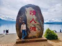 瀘沽湖|遙望「里格半島」、走走「情人灘」、「 大洛水村」隨意拍