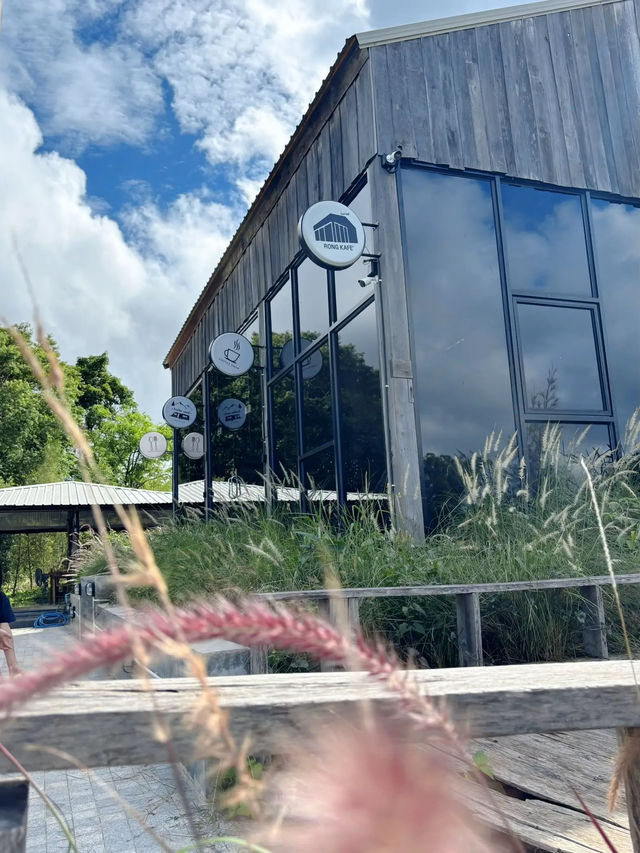 ไปคาเฟ่ หรือ ไปที่พักกัน RONG KAFE รักษ์ไทย แคมป์
