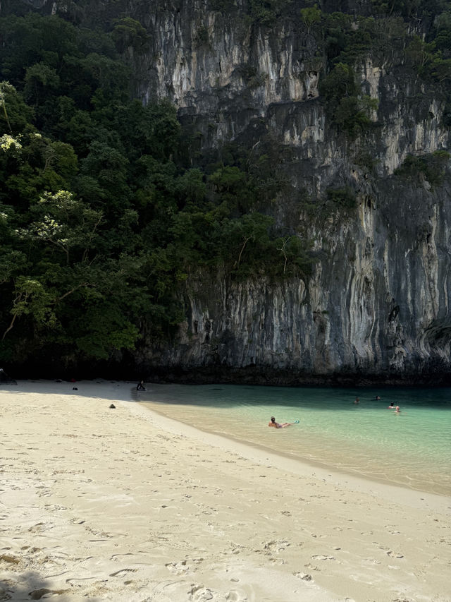 เกาะห้อง สวรรค์กระบี่