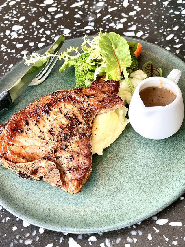 Sea of Love 💙🤍🏝️คาเฟ่ติดทะเลพัทยา-นาจอมเทียน