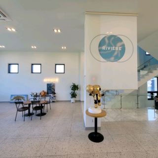 Riviere — большое кафе с модной атмосферой и видом на реку Наджу ☕