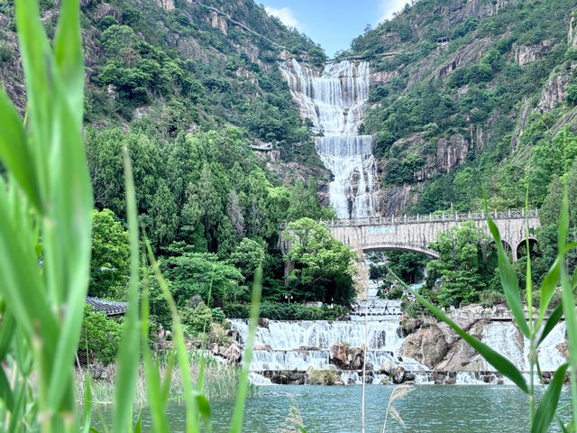 雙重體驗．商圈熱鬧與古橋靜謐  