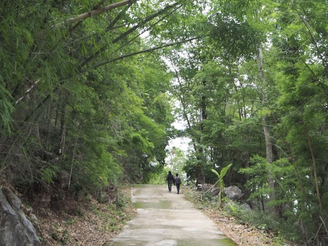 เจดีย์ขาวบนยอดเขา เส้นทางแห่งศรัทธาเหนือสายหมอก เจดีย์ขาวบนยอดเขา เส้นทางแห่งศรัทธาเหนือสายหมอก