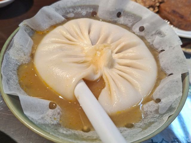 ✨上海高人氣瀚祥麵館武康大樓店😍必食推薦蟹黃湯包🤭招牌辣肉麵❤️