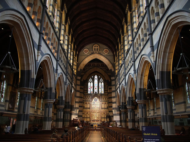 ⛪【墨爾本打卡熱點】聖保羅座堂：市中心最靜謐嘅角落