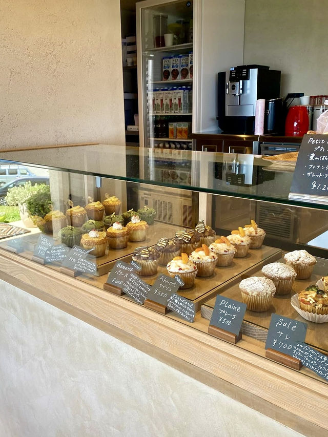 🏍 Muffins by the Sea at Corail Cafe and Labo, Hayama
